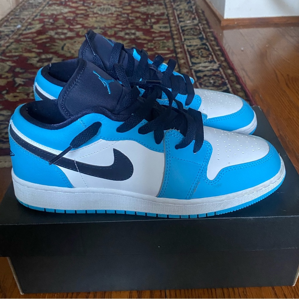 Air Jordan 1 Low GS “UNC”